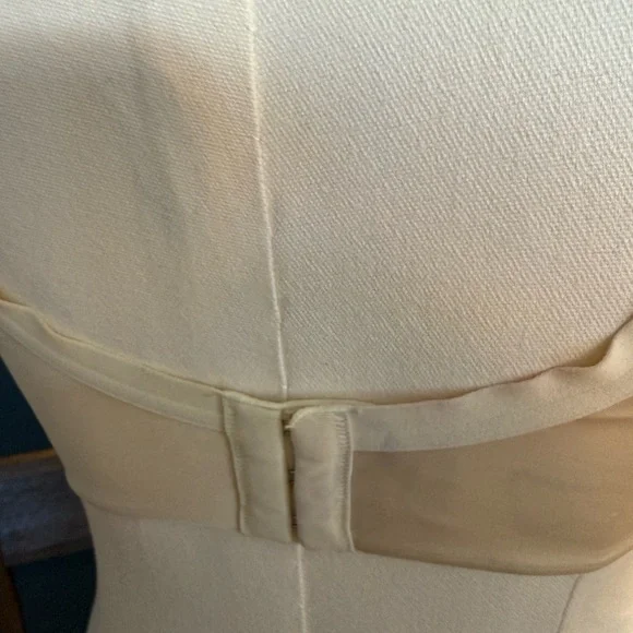 Victoria's Secret Cream Bra - Picture 3 of 5